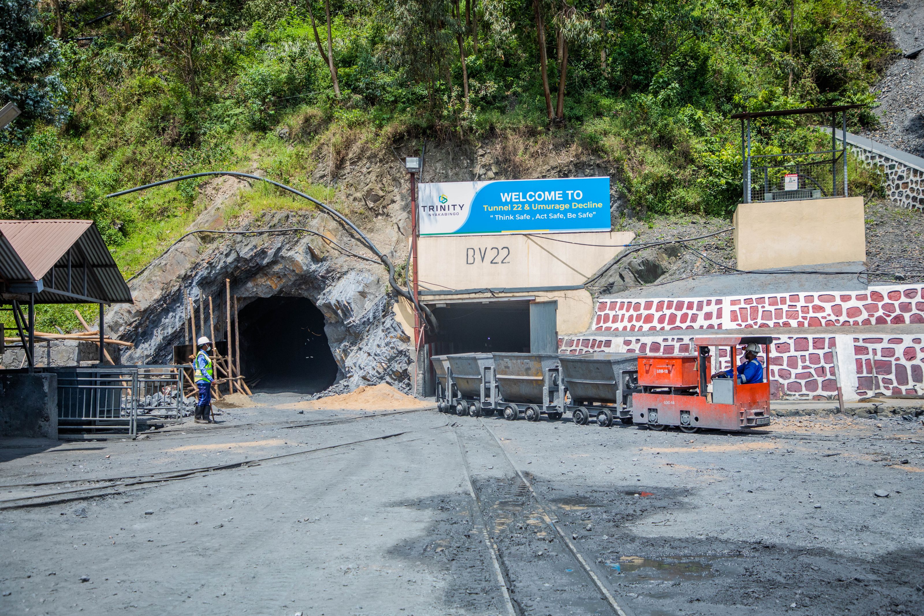 Crew at a portal with rail-mounted equipment